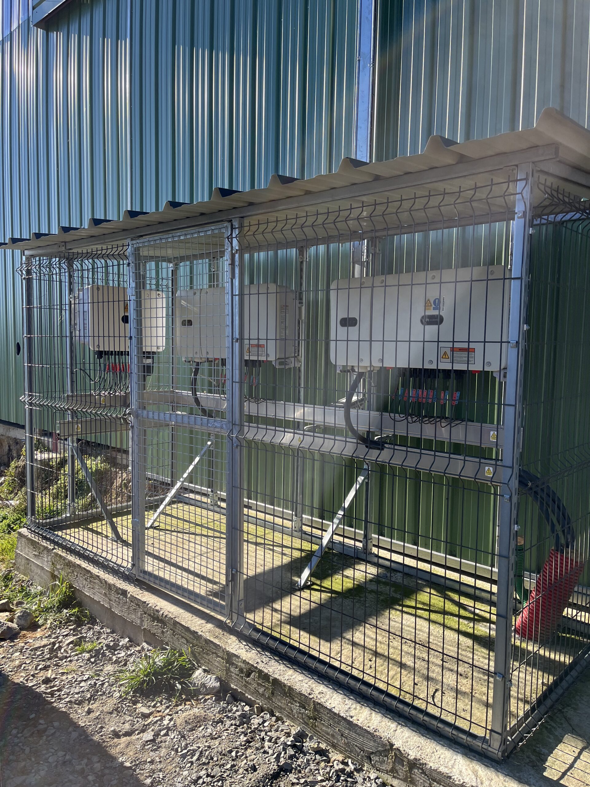 Gaine TPC posée en tranchée pour acheminement du courant photovoltaïque à Perpignan 66.