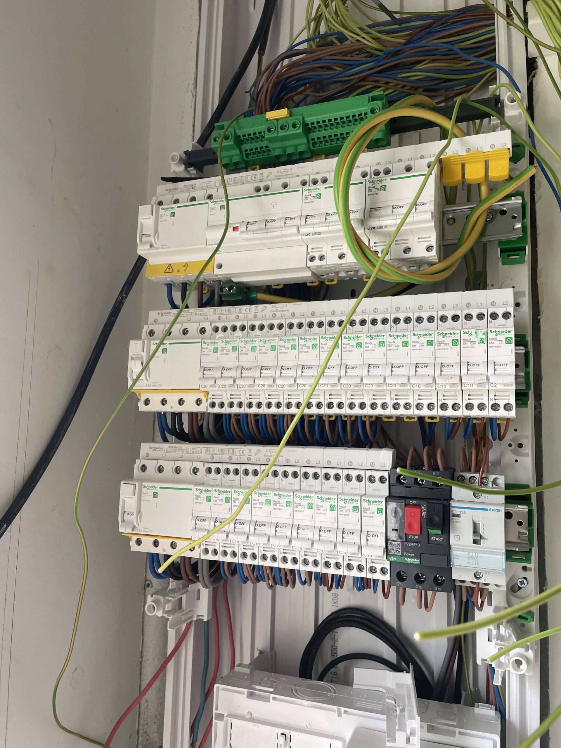 Zoom sur les modules du tableau électrique électricien à Villeneuve-sur-Lot (47300)